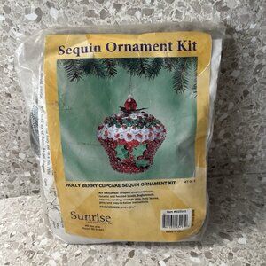 Sunrise Holly Berry Cupcake Sequin Ornament Kit (1219) EE
